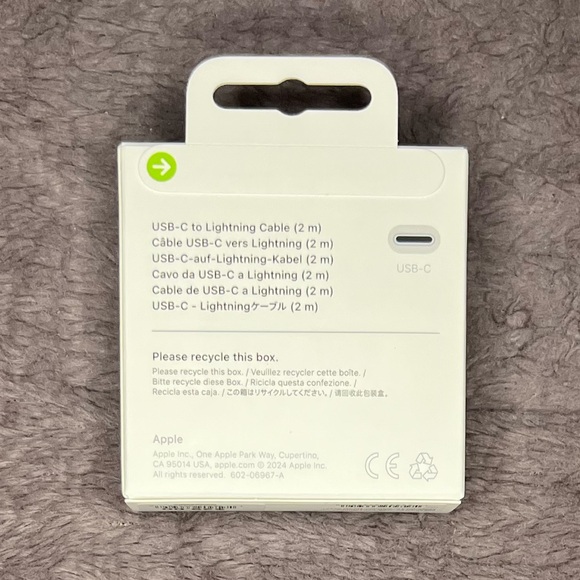 BRAND NEW Apple White USB-C to Lightning Cable - Picture 2 of 2